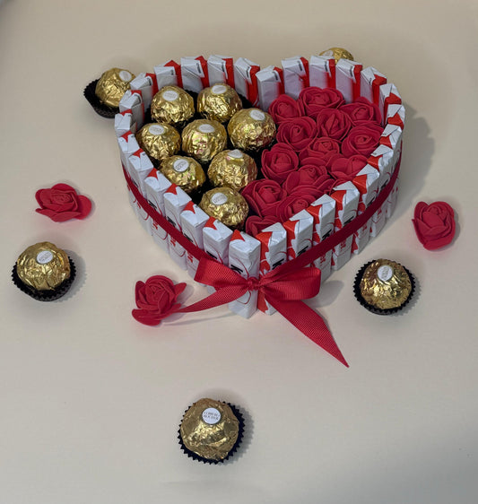 Cesta regalo corazón Kinder y Ferrero